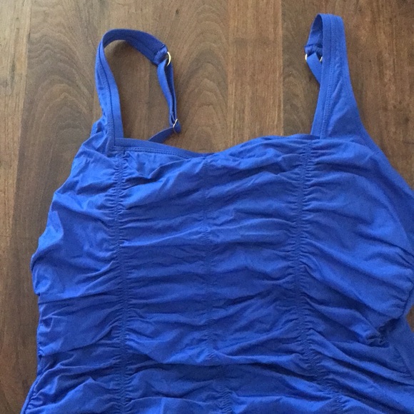 Byron Bay size 16 swimsuit w inset bra, adjustable straps & gathered front - Picture 2 of 8